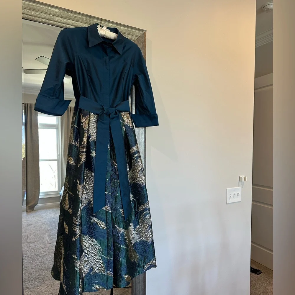 Teri John by Rickie Freeman Taffeta Jacquard Shirt Gown in Peacock/Gold - Picture 3 of 6